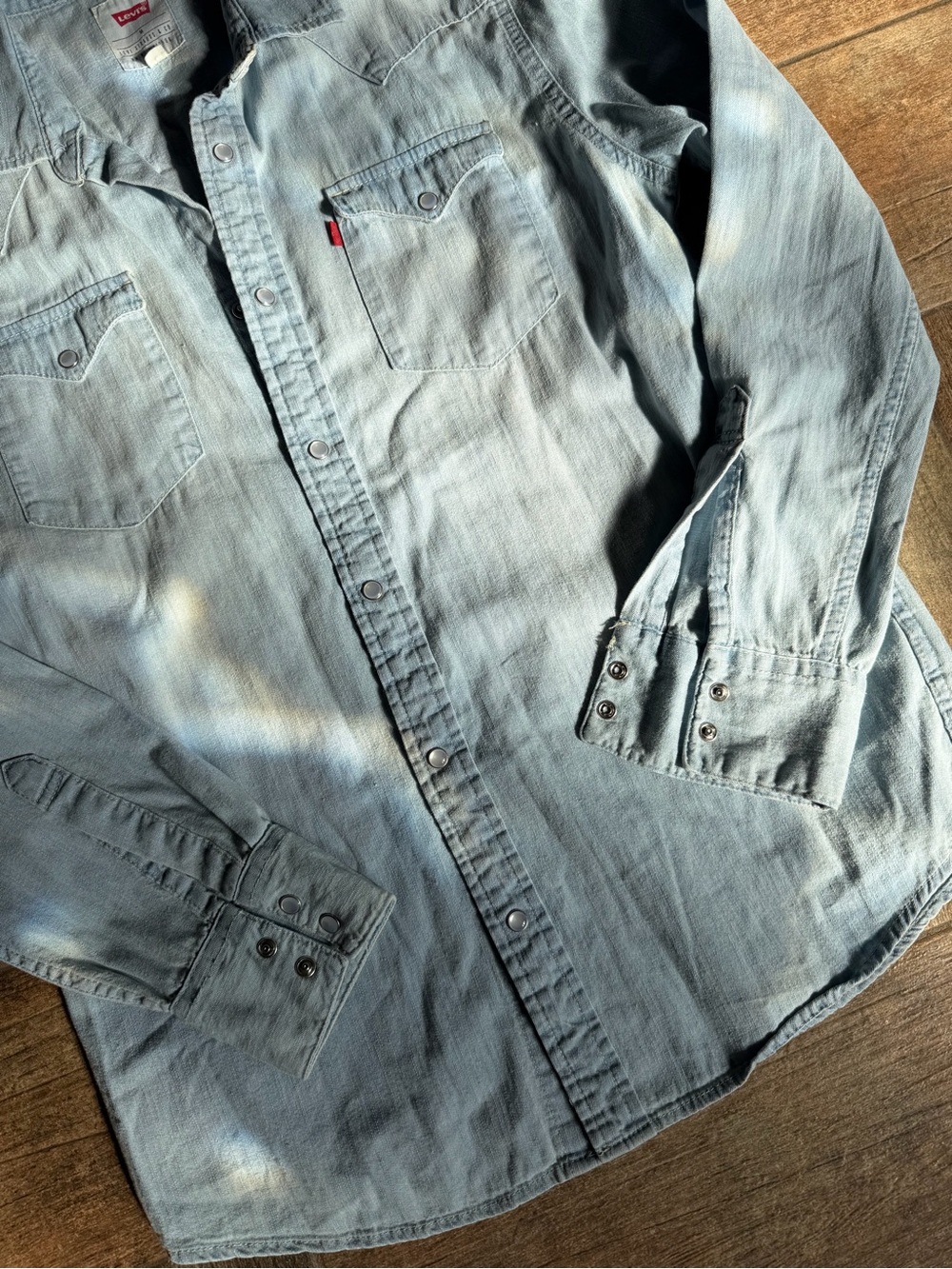Levi's Light Wash Denim Western Shirt Jacket - Picture 6 of 7